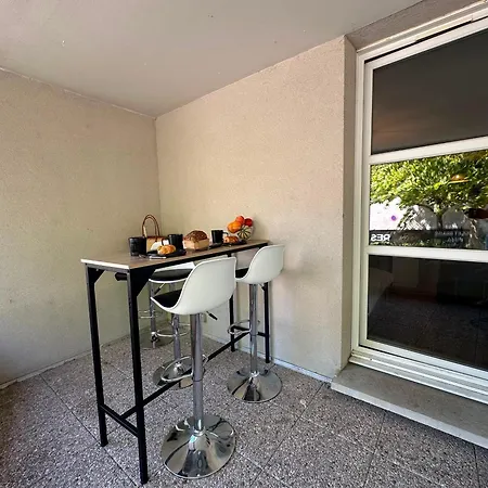 N 02 Halte - Parking Et Accès Petit-déjeuner Appartement